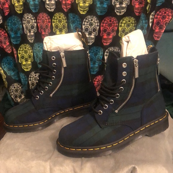 Dr marten black watch tartan boots - Picture 2 of 9